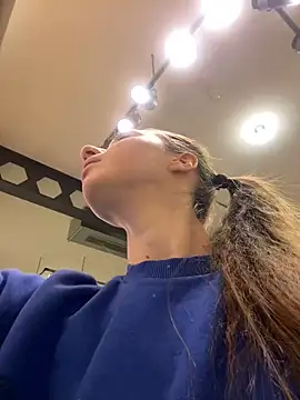 Lia  Love online show from December 13, 2024, 4:49 pm