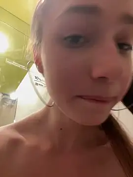 Lia  Love online show from December 17, 2024, 3:49 pm