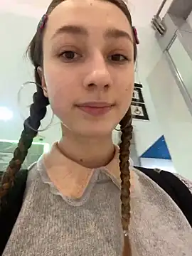 Lia  Love online show from December 22, 2024, 12:27 pm