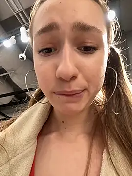 Lia  Love online show from December 23, 2024, 1:13 pm