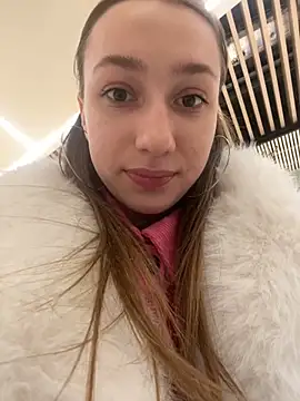 Lia  Love online show from January 9, 2025, 1:13 pm