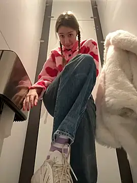 Lia  Love online show from January 20, 2025, 4:34 pm