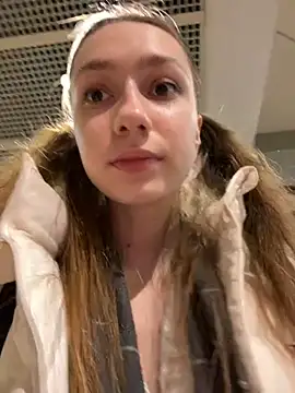 Lia  Love online show from February 5, 2025, 10:08 am