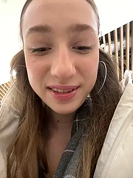 Lia  Love online show from February 12, 2025, 1:06 pm