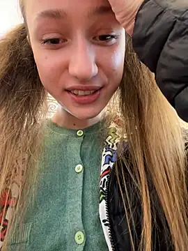 Lia  Love online show from March 20, 2025, 12:11 pm