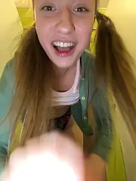 Lia  Love online show from March 21, 2025, 12:06 pm