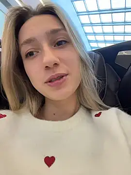 Lia  Love online show from October 17, 2025, 12:08 pm