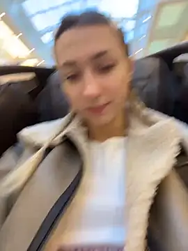 Lia  Love online show from November 4, 2025, 11:09 am