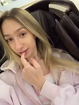 Lia  Love online show from January 7, 2026, 3:03 pm