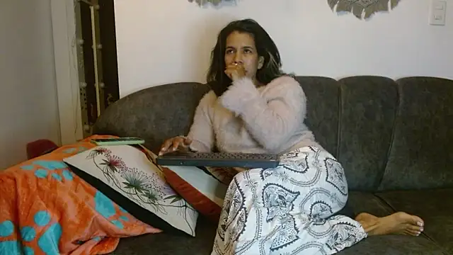 Vanessa Aniston online show from April 20, 2026, 2:14 am