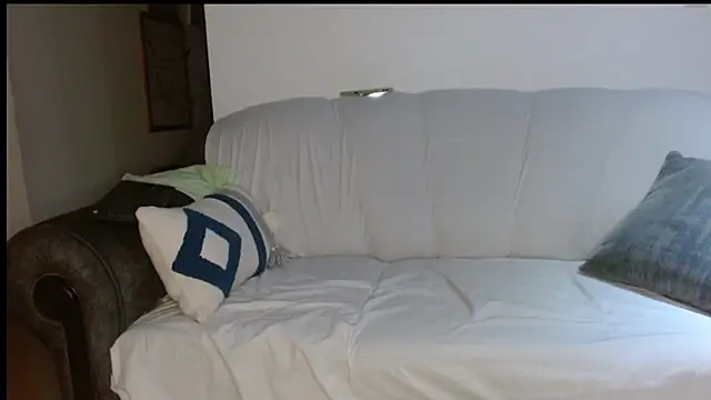 Vanessa Aniston online show from April 23, 2026, 5:30 am