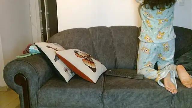 Vanessa Aniston online show from April 25, 2026, 2:14 am