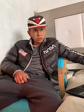 oiram27 online show from February 21, 2025, 9:22 pm