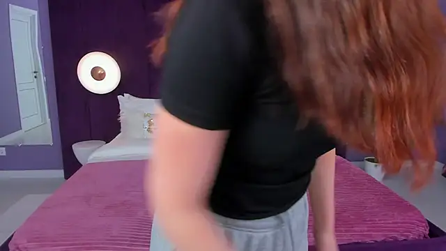 milaleoneli online show from February 9, 2025, 12:41 pm