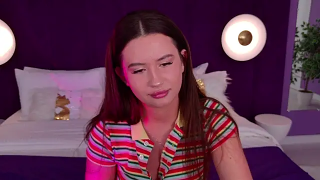 milaleoneli online show from March 18, 2025, 3:42 pm