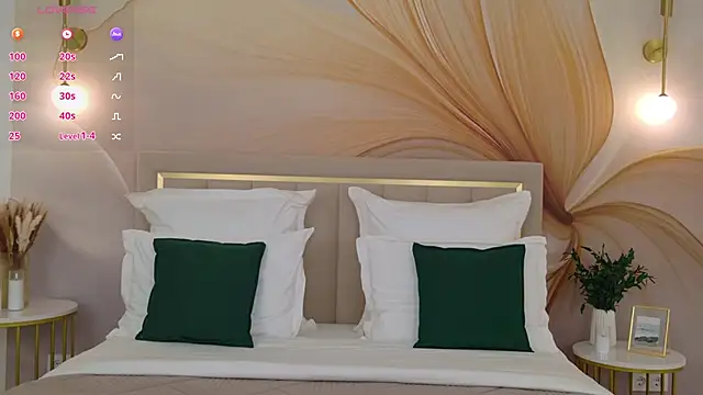 milaleoneli online show from April 18, 2026, 2:43 pm