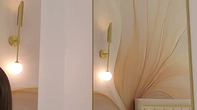 milaleoneli online show from April 20, 2026, 3:04 pm