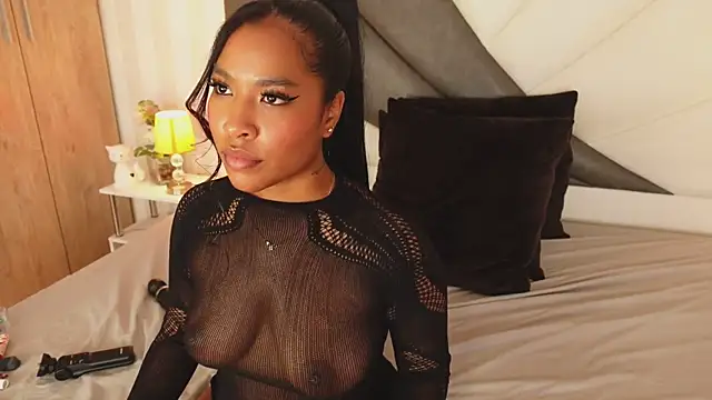 IzzyyBeelmonth online show from December 23, 2024, 4:44 am