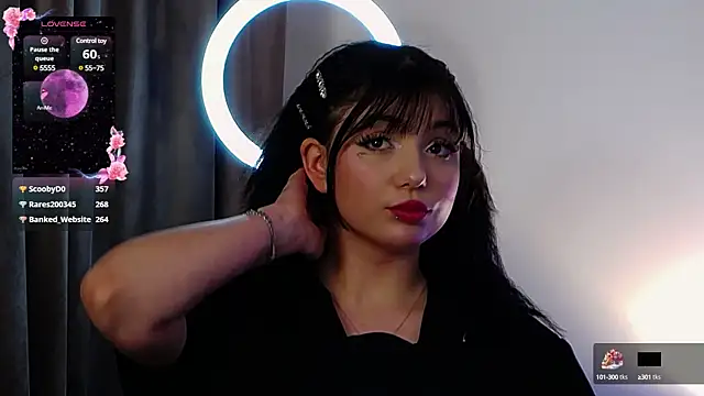 AveryWillow online show from March 5, 2025, 9:04 pm