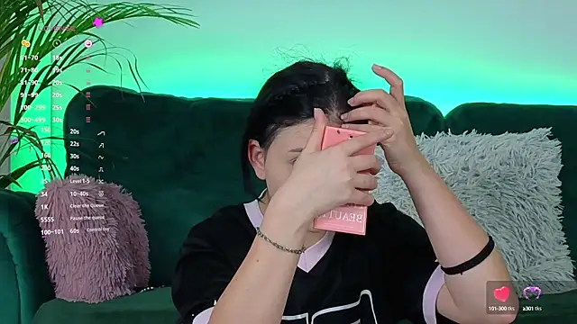 AveryWillow online show from October 4, 2025, 3:15 am