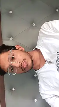 skinnyyyyyyyyy online show from January 19, 2025, 7:04 am