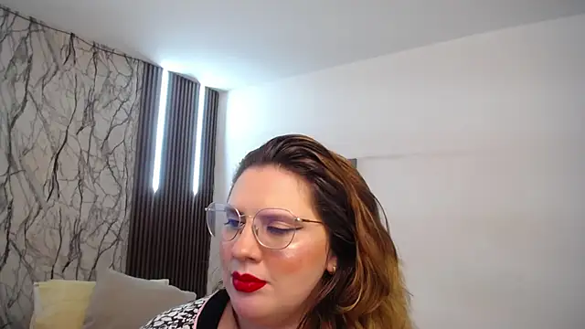 MartinaGuzmann online show from March 17, 2025, 7:24 am