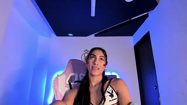 MiaCavallii  online show from March 19, 2025, 9:17 am