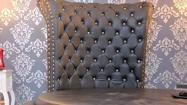 Selenecollins online show from September 17, 2025, 1:24 pm