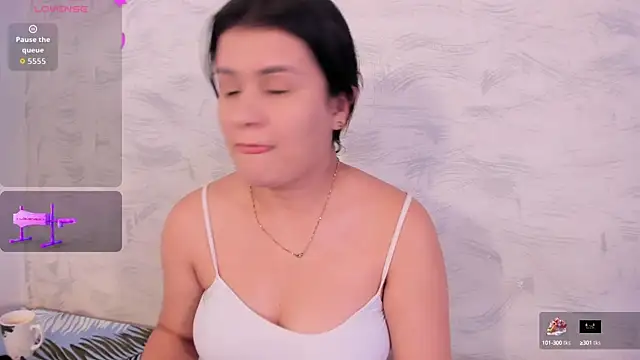 Elalove  online show from October 15, 2025, 7:14 pm