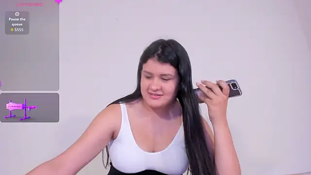 Elalove  online show from March 9, 2026, 9:19 pm