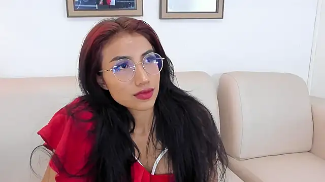 naomiii   online show from January 29, 2025, 1:16 am