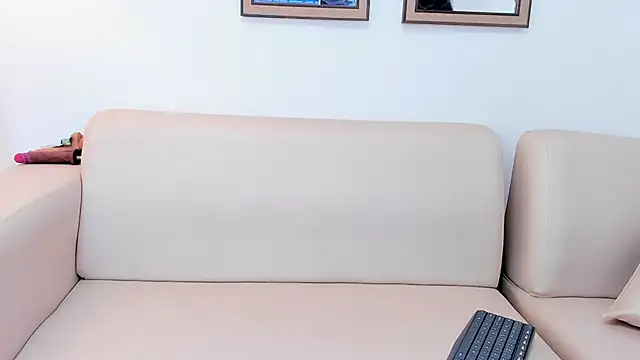 naomiii   online show from March 5, 2025, 4:13 am