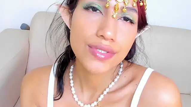 naomiii   online show from March 18, 2025, 4:15 am