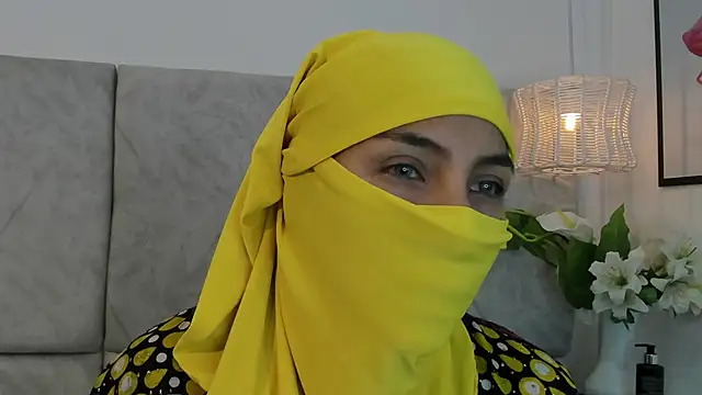 naomiii   online show from November 13, 2025, 11:53 am