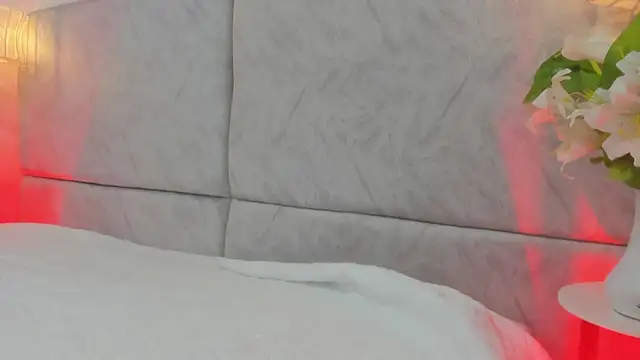 naomiii   online show from March 31, 2026, 11:32 am