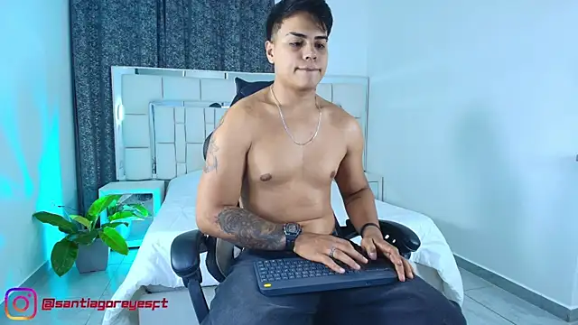 SantiagoReyesFtt online show from April 18, 2026, 4:27 am