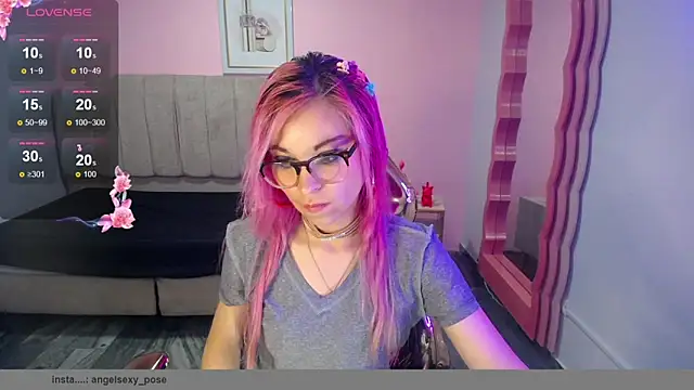 abril ch  online show from October 25, 2025, 10:45 am