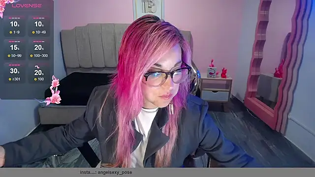 abril ch  online show from October 28, 2025, 10:52 am