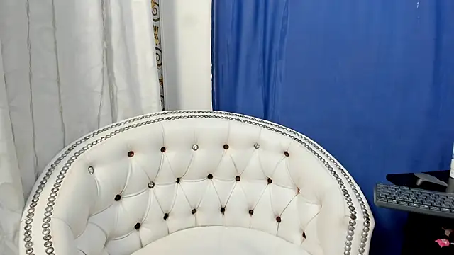 Analia18  online show from January 11, 2025, 3:31 pm