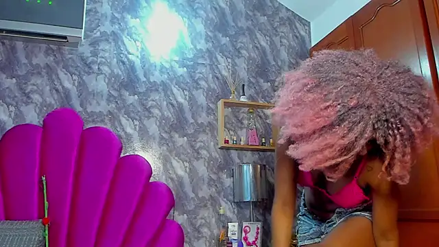 EMMAPARISS online show from October 27, 2025, 11:47 am