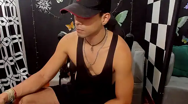 Snapshot of MikeRose94 chatting on February 16, 2025, 6:54 pm MikeRose94 online show from February 16, 2025, 6:54 pm