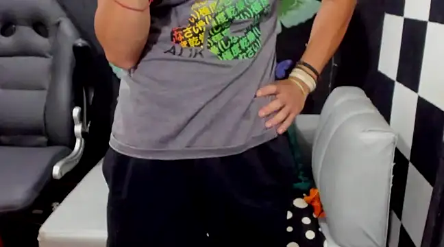 Snapshot of MikeRose94 chatting on February 27, 2025, 7:04 pm MikeRose94 online show from February 27, 2025, 7:04 pm