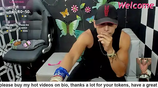 Snapshot of MikeRose94 chatting on March 3, 2025, 5:39 pm MikeRose94 online show from March 3, 2025, 5:39 pm