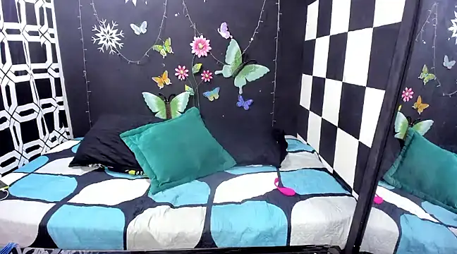 Snapshot of MikeRose94 chatting on March 12, 2025, 8:20 pm MikeRose94 online show from March 12, 2025, 8:20 pm