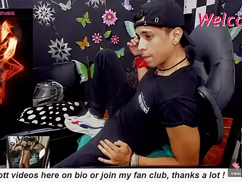 Snapshot of MikeRose94 chatting on October 10, 2025, 7:46 pm MikeRose94 online show from October 10, 2025, 7:46 pm