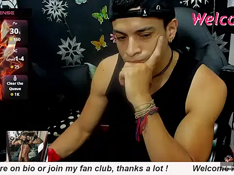 Snapshot of MikeRose94 chatting on October 13, 2025, 7:03 pm MikeRose94 online show from October 13, 2025, 7:03 pm