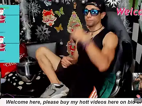 Snapshot of MikeRose94 chatting on December 20, 2025, 6:59 pm MikeRose94 online show from December 20, 2025, 6:59 pm