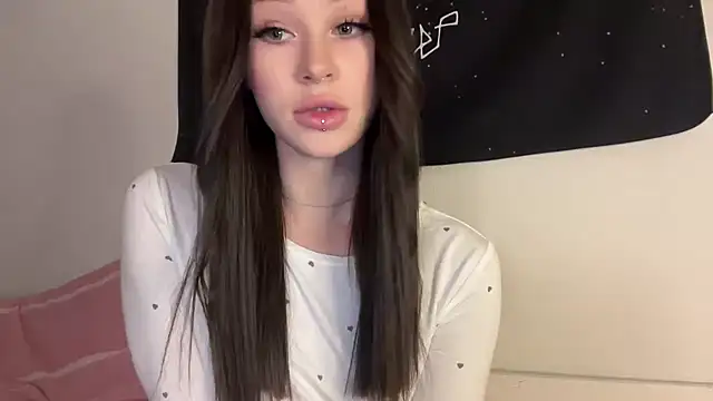 ur molly online show from October 28, 2025, 6:10 pm