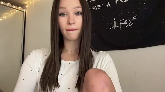 ur molly online show from November 1, 2025, 6:04 am