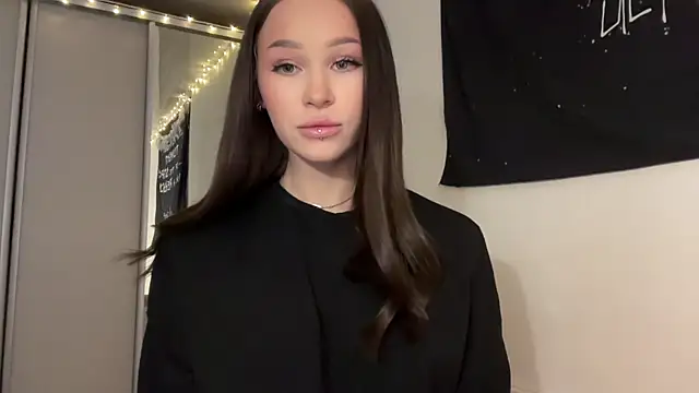 ur molly online show from March 25, 2026, 6:19 am